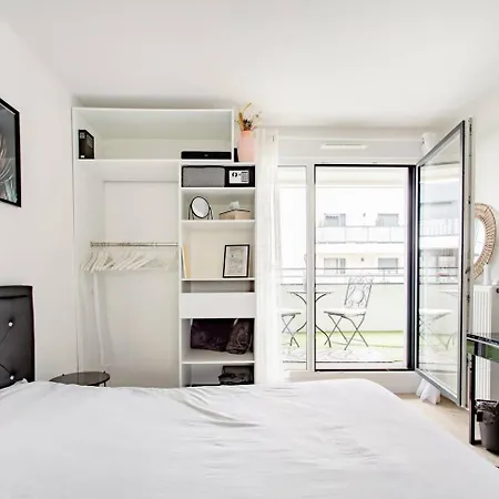 Abraham - Guest 1 Ladefense U-arena #terasse #fibre #netflix Bed & Breakfast *