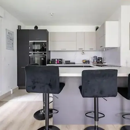 Abraham - Guest 1 Ladefense U-arena #terasse #fibre #netflix Bed & Breakfast Colombes (Hauts-de-Seine)